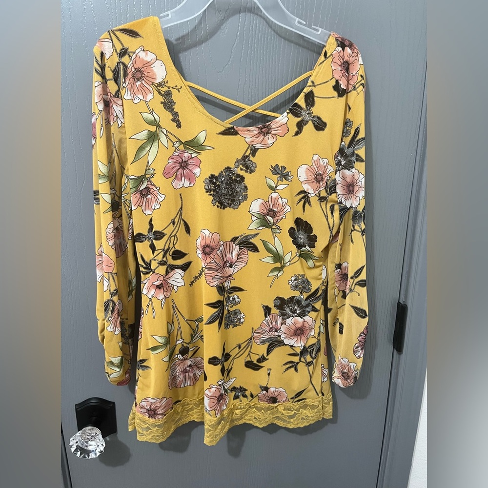 Juniors floral long sleeve top.